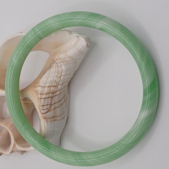 Green Glass Bangle Bracelet - Picture 3 of 4